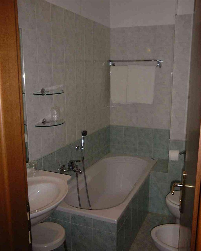 Hotel Johnny Milan Extérieur photo