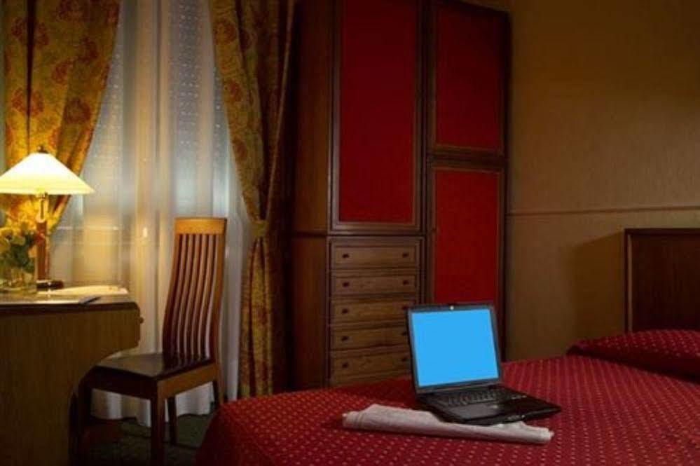 Hotel Johnny Milan Extérieur photo
