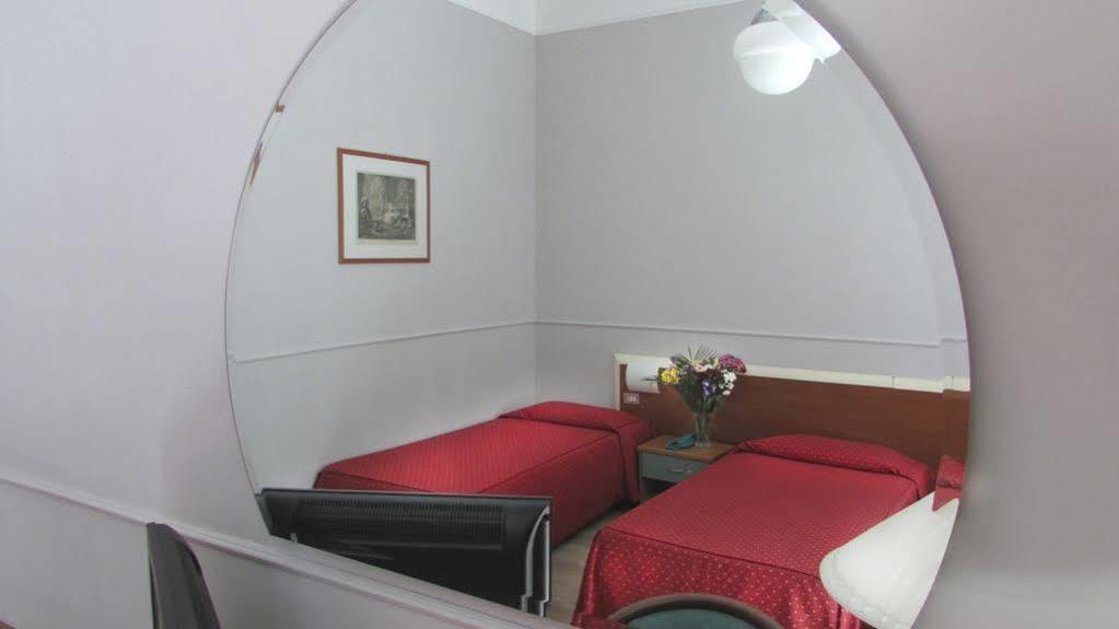 Hotel Johnny Milan Extérieur photo